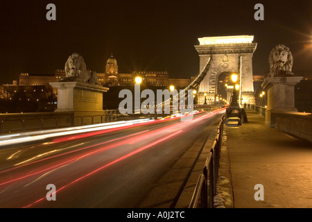 Pont des chaînes à Budapest de nuit. Banque D'Images