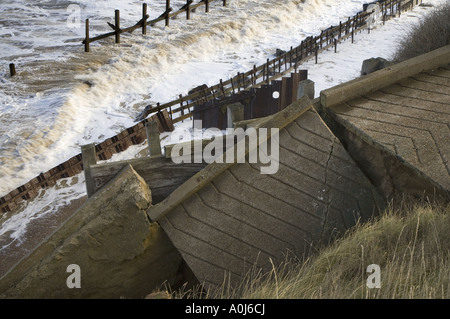 Erosian côtières Happisburgh Norfolk UK Novembre Banque D'Images