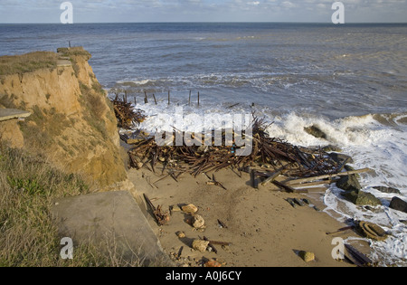 Erosian côtières Happisburgh Norfolk UK Novembre Banque D'Images