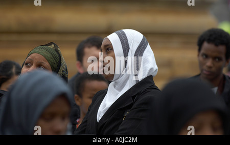 Les femmes musulmanes portant le hijab à Trafalgar Square, Londres Banque D'Images