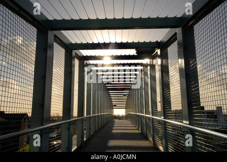 Stark beauté moderne dans un pont de métal et de béton dans le Sussex. Banque D'Images