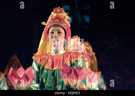 Des danseurs traditionnels à Hué Banque D'Images