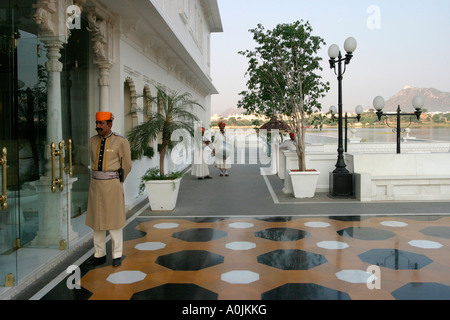 Le Lake Palace Hotel sur l'Île Jagniwas, le lac Pichola, Udaipur, Rajasthan, Inde Banque D'Images