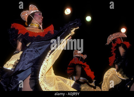 Cowgirls, xaxado danse, les femmes brésiliennes, brésiliens, danseurs, costumes de carnaval, une discothèque performance, Rio de Janeiro, Rio de Janeiro, Brésil de l'état Banque D'Images