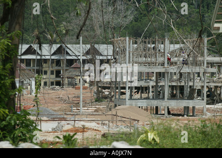 Hôtels endommagés et les plages de Khao Lak Thaïlande du Sud Cette zone a été touchée par le tsunami en 2004 Banque D'Images