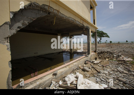 Hôtels endommagés et les plages de Khao Lak Thaïlande du Sud Cette zone a été touchée par le tsunami en 2004 Banque D'Images