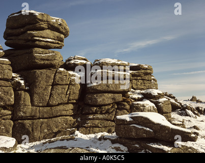 Neige sur Hound Tor dans le Parc National de Dartmoor dans le Devon au Royaume-Uni Banque D'Images