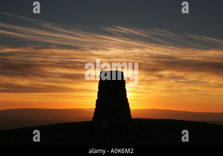 Point de triangulation sur haut de Mam Tor près de Edale dans le Peak District en Angleterre Derbyshire UK Banque D'Images