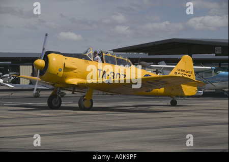 North American T-6G Texan sur la voie de circulation Banque D'Images