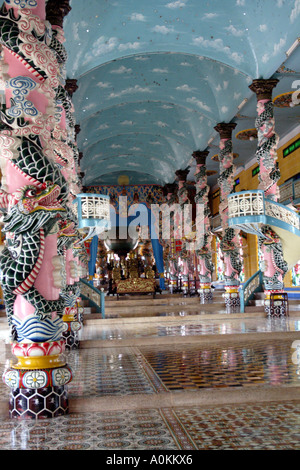 L'intérieur du Grand Temple de Tay Ninh, Vietnam Banque D'Images