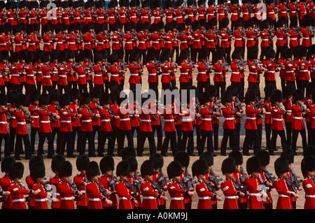 La parade La parade cérémonie couleur en face de la Reine a lieu en juin chaque année à Londres Banque D'Images