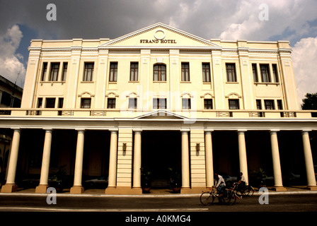 Le luxueux Hôtel Strand à Rangoon (Yangon) Birmanie (Myanmar) est le plus ancien hôtel dans le pays Banque D'Images