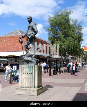 Statue de AE Housman dans Bromsgrove High St, Worcestershire Angleterre Banque D'Images