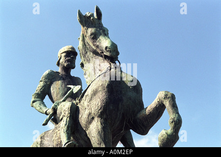 Statue de Burgermeister Hans Waldmann par la rivière Limmat à Zurich Suisse Banque D'Images