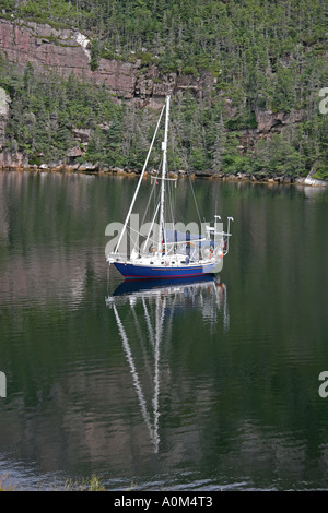 Le voilier ancré dans la prière du Seigneur bas Rose Pond, Terre-Neuve, Piccaire Banque D'Images