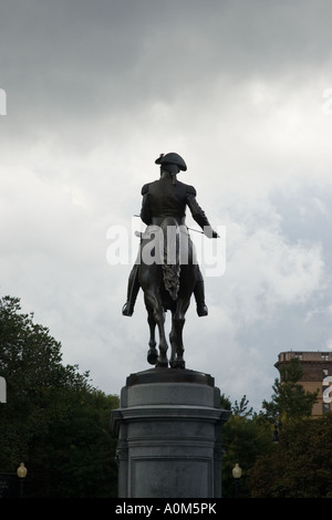 La statue de George Washington dans le Jardin Public de Boston Banque D'Images