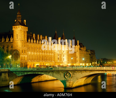 Palais de justice et la Seine Paris France Banque D'Images