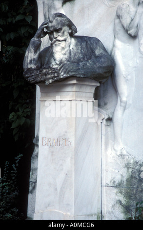 Vienne, Autriche : Tombe de Johannes Brahms au cimetière central Banque D'Images