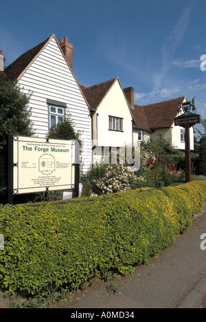 Much Hadham village Le musée et jardins de forge avec signe pour Hertfordshires best kept village Banque D'Images