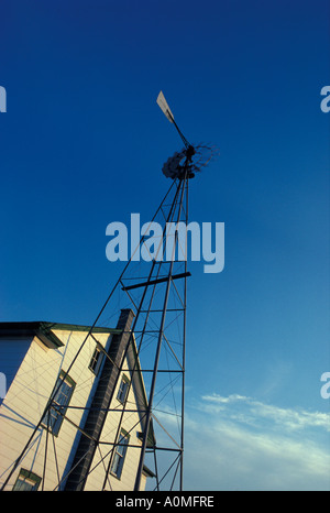 Moulin à vent windmill farm house blue sky amish farm Lancaster PA Pennsylvania copy space Banque D'Images