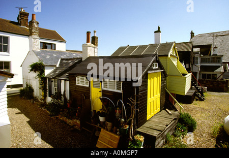 Whitstable Kent en bois pittoresques cabanes de plage Banque D'Images