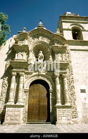 Pérou Arequipa Yanahuara église détail de porte de pierre sculptée Banque D'Images