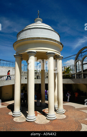 Chapelle de la vierge La Negrita dans le jardin de la Basilique de Notre Dame des Anges, Cartago, Costa Rica, Amérique Centrale Banque D'Images