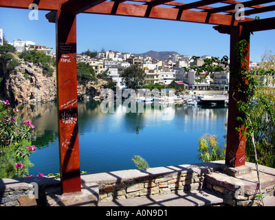 Port d'AGIOS NIKOLAOS, Crète, Grèce Porto KRETA Griechenland CRETIAN mole du port d'entrée avant de l'eau jetée pier waterfront Banque D'Images