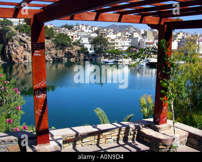 Port d'AGIOS NIKOLAOS, Crète, Grèce Porto KRETA Griechenland CRETIAN mole du port d'entrée avant de l'eau jetée pier waterfront Banque D'Images