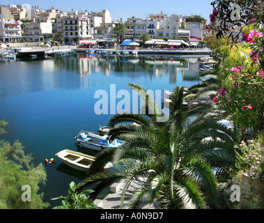 Port d'AGIOS NIKOLAOS, Crète, Grèce Porto KRETA Griechenland CRETIAN mole du port d'entrée avant de l'eau jetée pier waterfront Banque D'Images