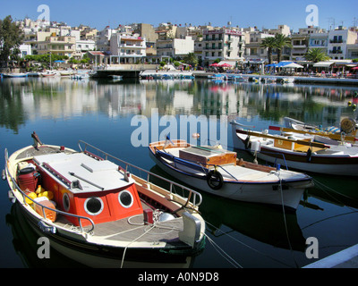 Port d'AGIOS NIKOLAOS, Crète, Grèce Porto KRETA Griechenland CRETIAN mole du port d'entrée avant de l'eau jetée pier waterfront Banque D'Images