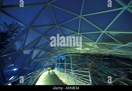 Graz 2003 île artificielle dans la rivière Mur la nuit architecte Vitto Acconi Banque D'Images