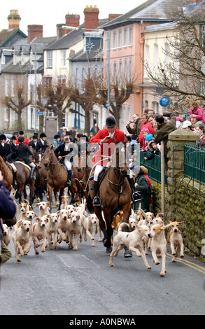 Golden Valley Hunt est parti de la place de l'horloge de la ville de Hay on Wye Powys Pays de Galles UK GO Banque D'Images