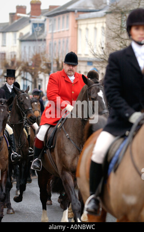 Golden Valley Hunt est parti de la place de l'horloge de la ville de Hay on Wye Powys Pays de Galles UK GO Banque D'Images