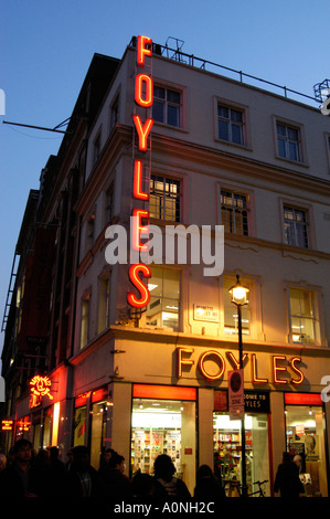 Librairie Foyles sur Charing Cross Road London England UK Banque D'Images