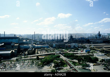 Volta Redonda, Brésil. Vue de haut de l'Usina Presidente Vargas, plus grande usine de Companhia Siderúrgica Nacional CSN steelworks site de l'usine. Banque D'Images