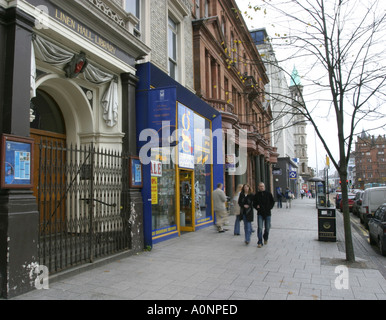 Donegall Square Nord Belfast en dehors de la Bibliothèque Linenhall Banque D'Images