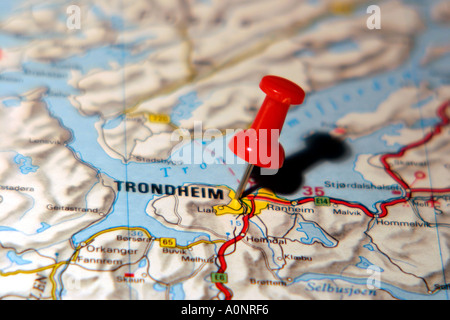 La carte de pointage de l'axe à Trondheim en Norvège sur une carte routière Banque D'Images