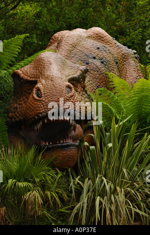 T Rex dans les mondes plus grand parc de dinosaures à Dan yr Ogof dans le Parc National des Brecon Beacons au Pays de Galles, UK 55 dinosaures grandeur nature Banque D'Images