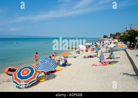 Plage au centre de la station, Pefkohori, péninsule de Kassandra, Halkidiki, Grèce Banque D'Images