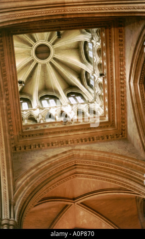 Jusqu'à la flèche de la cathédrale de Truro intérieur en Angleterre Cornwall UK Europe Grande-bretagne GO Banque D'Images