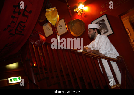 Chef espagnol de l'équipe de regarder la victoire 3-1 contre la Tunisie, Coupe du Monde 2006, Château de Walmer, Notting Hill, Londres Banque D'Images