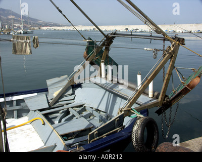 Bateaux de pêche commerciale, de filets et de s'attaquer, Puerto Deportivo de Fuengirola Fuengirola, Por,t Costa del Sol, Espagne, Europe Banque D'Images