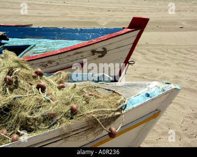 Bateaux de pêche en bois traditionnel, de filets et de s'attaquer, à Puerto Deportivo de Fuengirola, Port de Fuengirola, Costa del Sol, Espagne, Banque D'Images