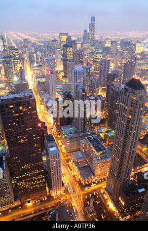 Vue de Chicago Illinois et Michigan Ave la nuit Banque D'Images