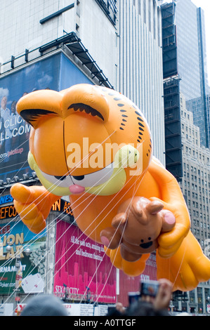Garfield ballon dans le 2005 Macy's Thanksgiving Day Parade à New York City Banque D'Images
