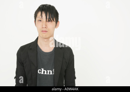 Portrait d'un jeune homme à la recherche de sérieux Banque D'Images