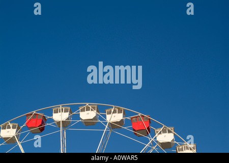 Grande roue à un parc d'amusement Banque D'Images