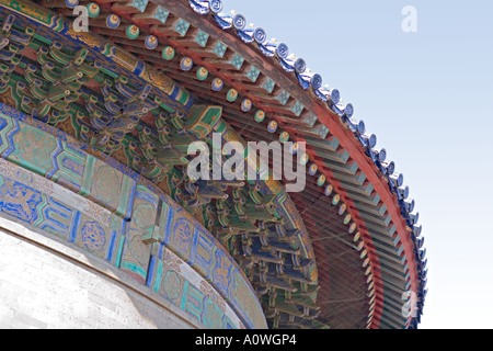 Chine Pékin Le Temple du Ciel, voûte céleste impériale avec détail des sculptures et peintures à la décoration colorée. Banque D'Images