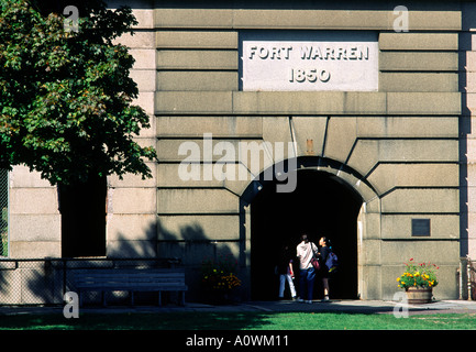 Entrée voûtée de la guerre civile fort Warren sur l'île Georges dans le port de Boston Banque D'Images